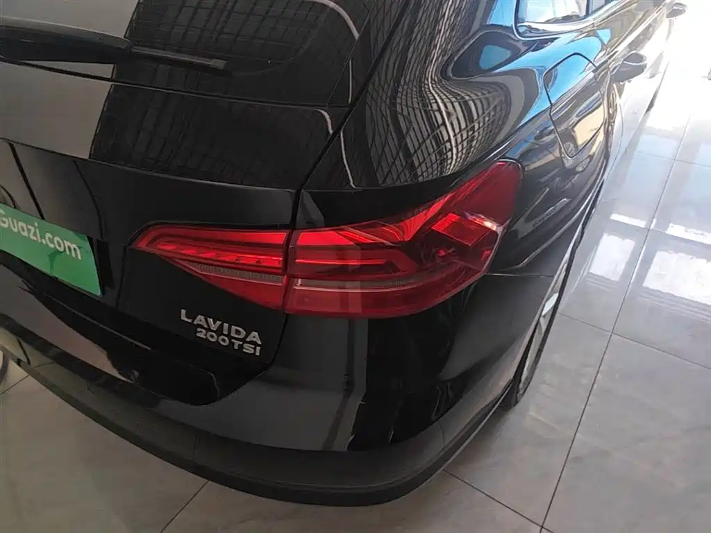 Volkswagen Lavida 2018 Hatchback 200TSI DSG Comfort Edition China V фото 8