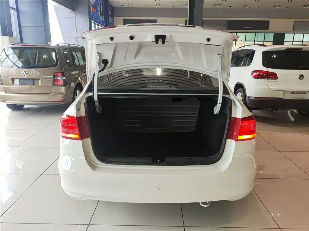 Volkswagen Santana 2015 1.6L Automatic Trend Edition фото 19
