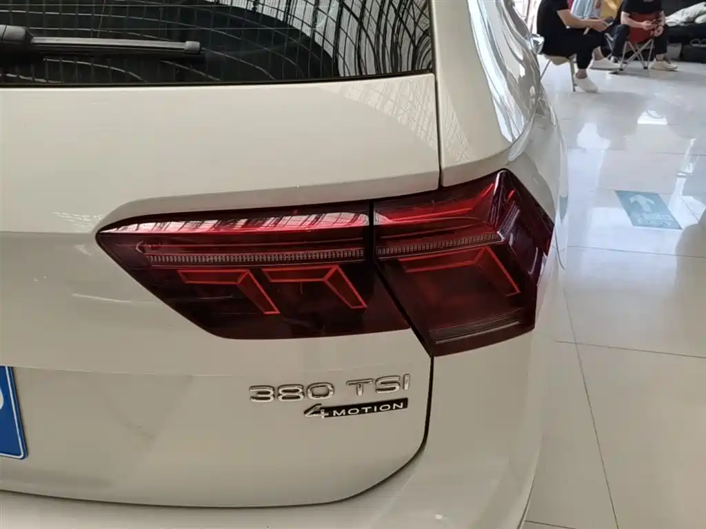 Volkswagen Tiguan L 2022 380TSI Automatic 4WD R-Line Cross Edition 7-Seater фото 8