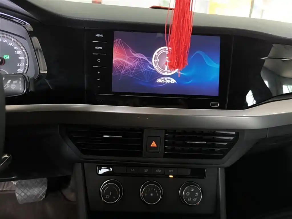 VOLKSWAGEN BORA