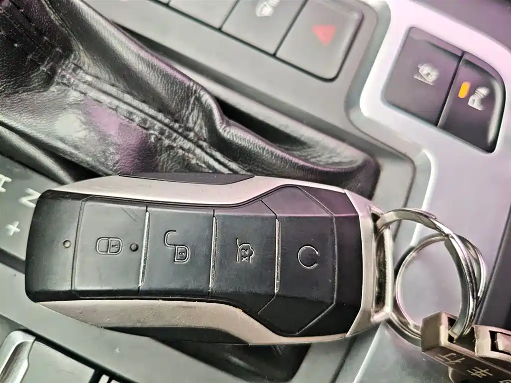 BYD Tang 2018 2.0T Automatic Smart Connection Honor Edition 7-Seater China V фото 9
