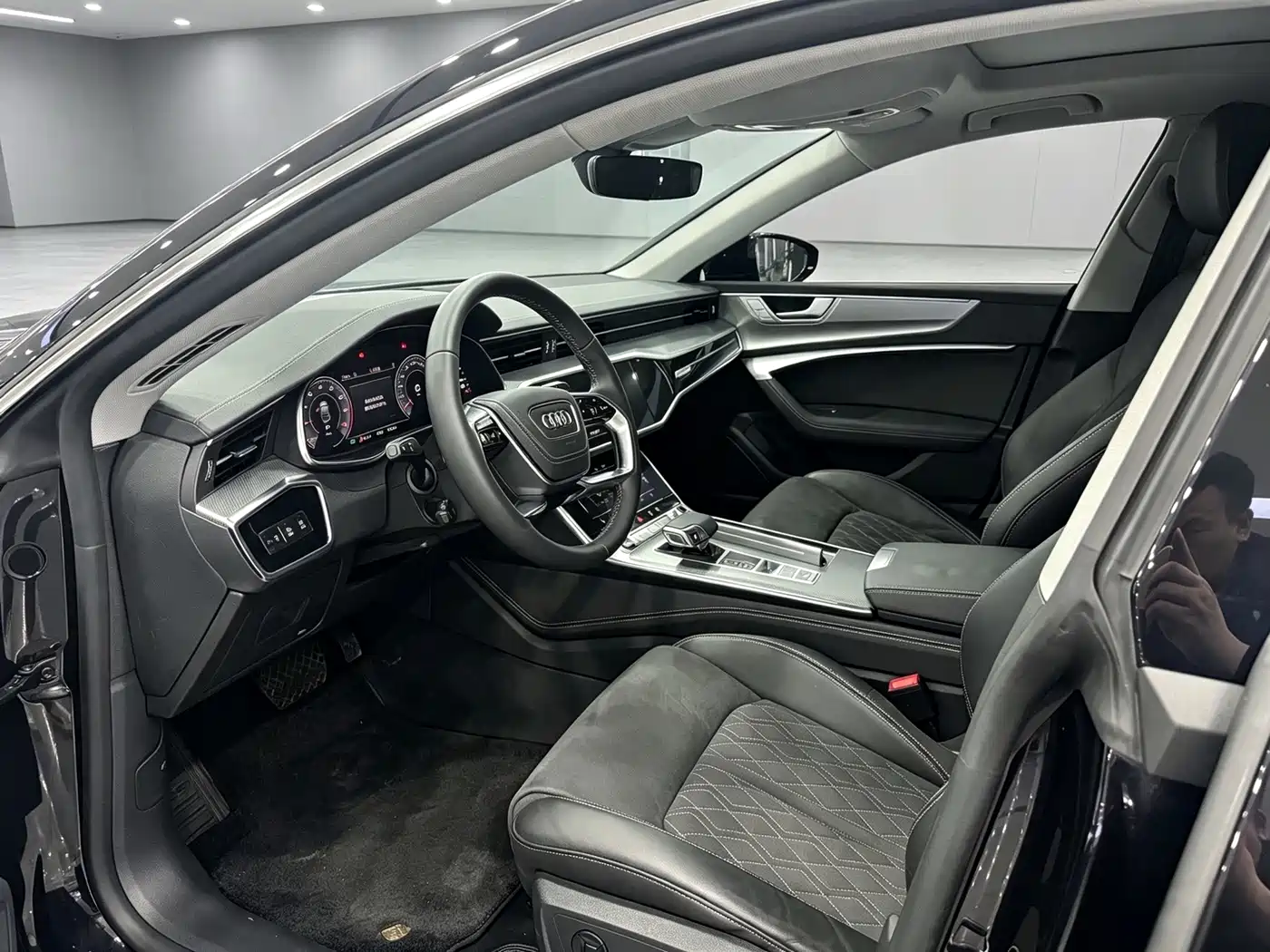 Audi A7L 2025 2025 Model Year 45 TFSI quattro Premium