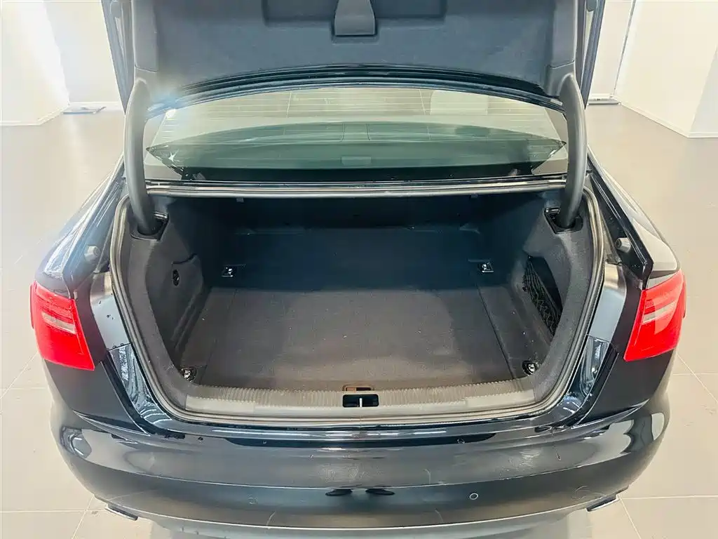 Фото 6 - Audi A6L