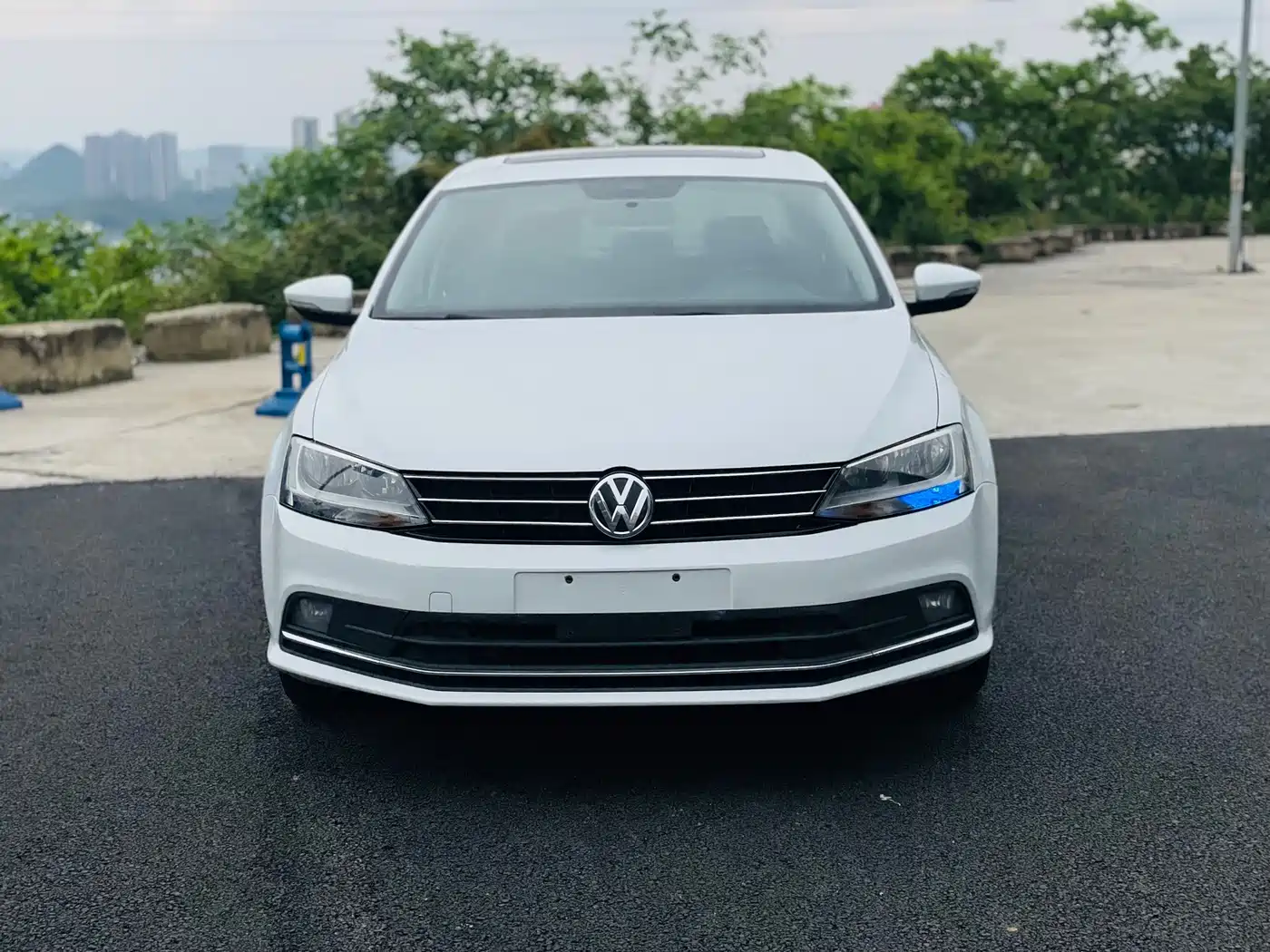 Volkswagen Sagitar 2015 230TSI Automatic Comfort фото 2
