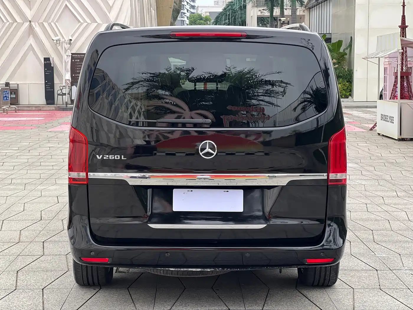 Mercedes-Benz V-Class 2017 Model V 260 L Premium Extended Edition фото 5