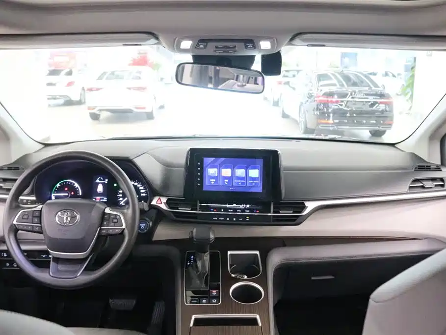 Toyota Granvia 2023 2.5L Hybrid Comfort Edition фото 5