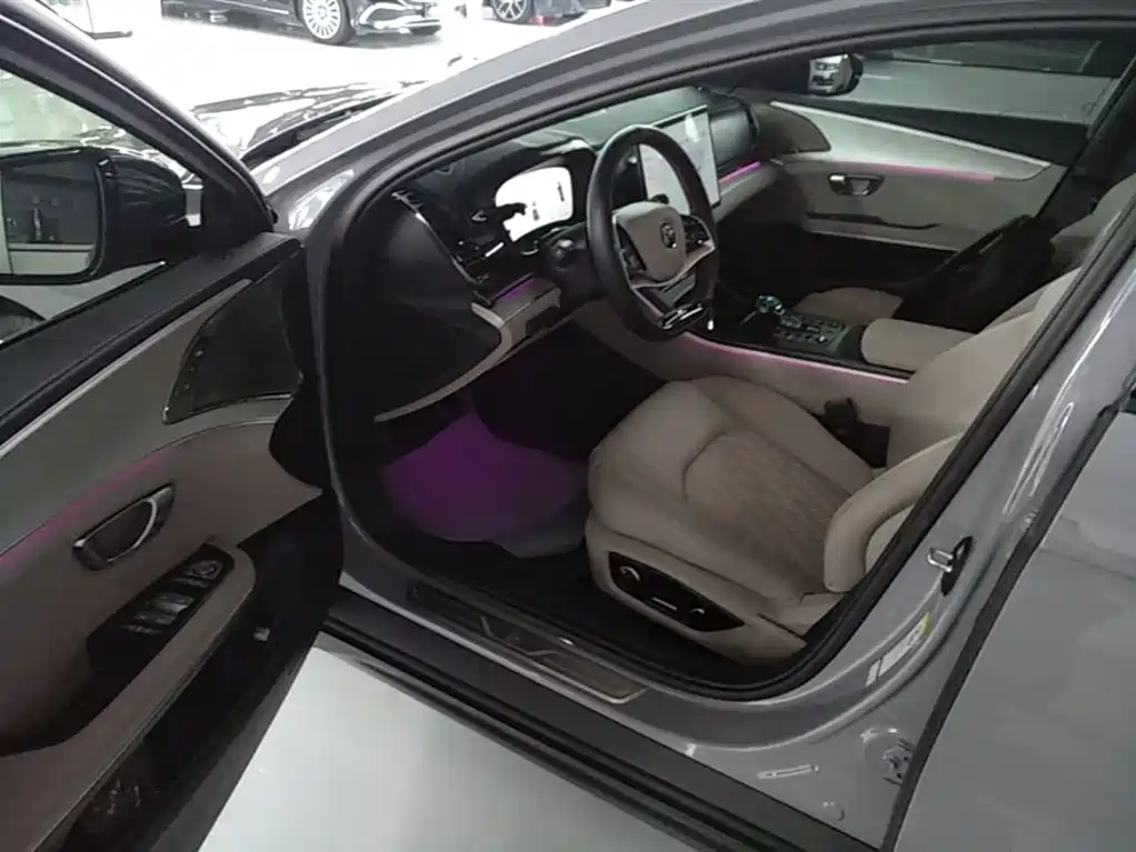 BYD Han 2025 DM-i 125KM Premium фото 15