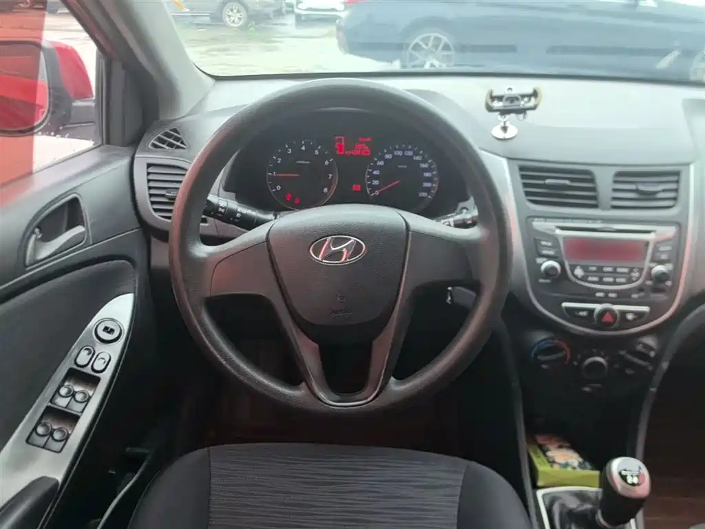 Hyundai Reina 2014 1.4L Manual GLX фото 11