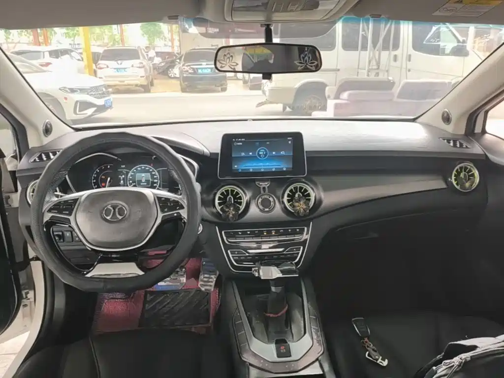 Фото 10 - BAIC Senova D50