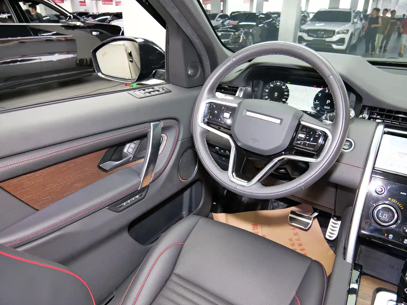 Land Rover Discovery Sport 2022 Model Year Second Facelift 249PS R-Dynamic SE Performance Technology Edition 5-seater фото 13
