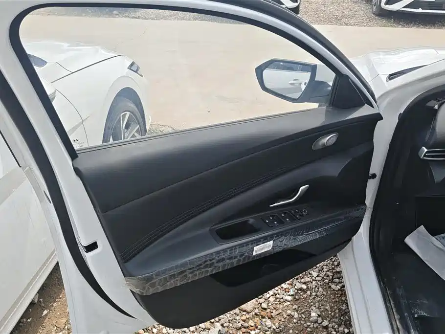 Hyundai Elantra 2023 1.5L CVT GLX Elite Edition фото 7