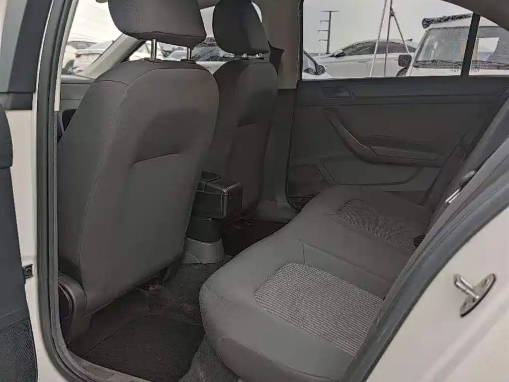 Volkswagen Santana 2016 1.6L Automatic Trend Edition фото 12