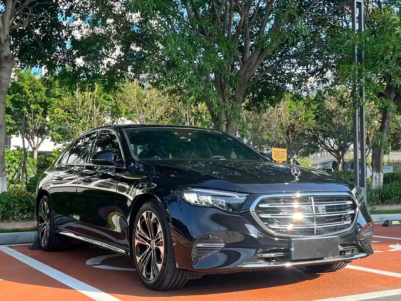 Mercedes-Benz E-Class 2026 E 300 L Luxury фото 3