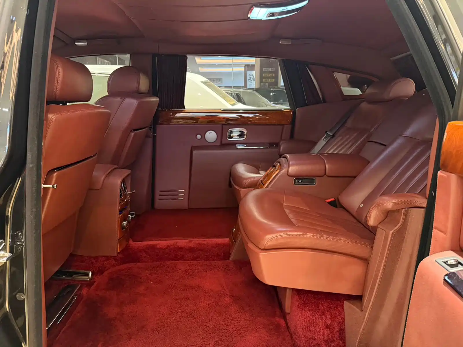 Фото 10 - Rolls-Royce Phantom