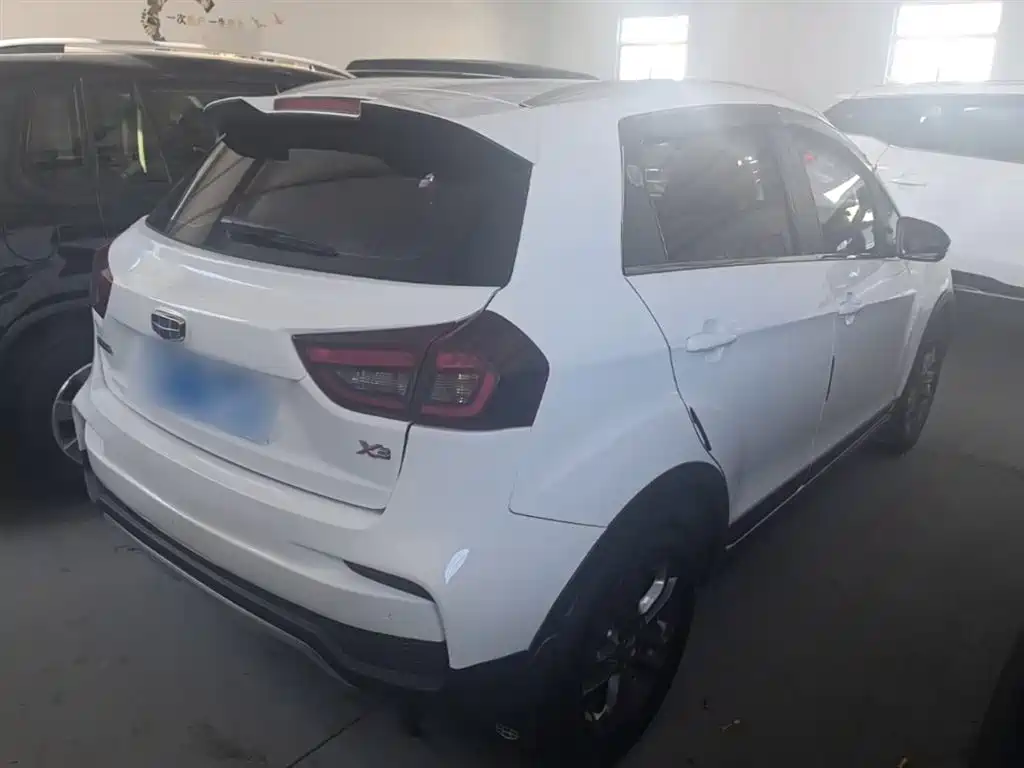 Фото 7 - Geely Vision X3