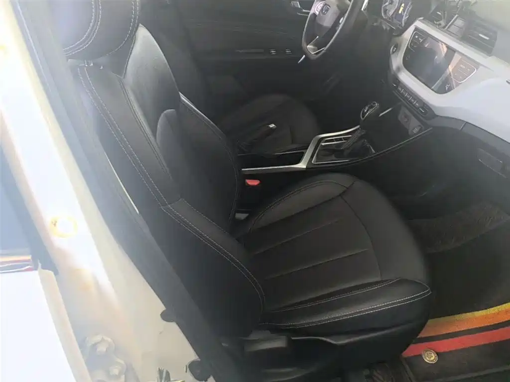 Фото 25 - Geely Vision X3
