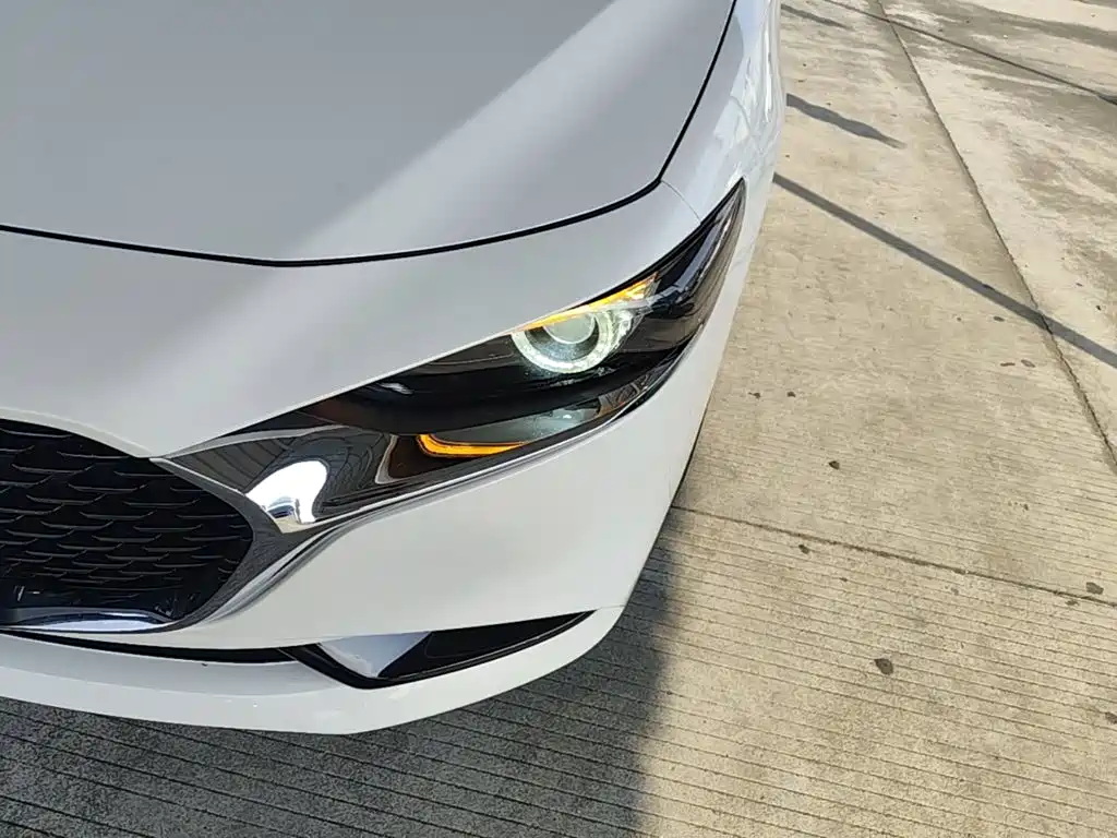Фото 24 - Mazda Mazda 3