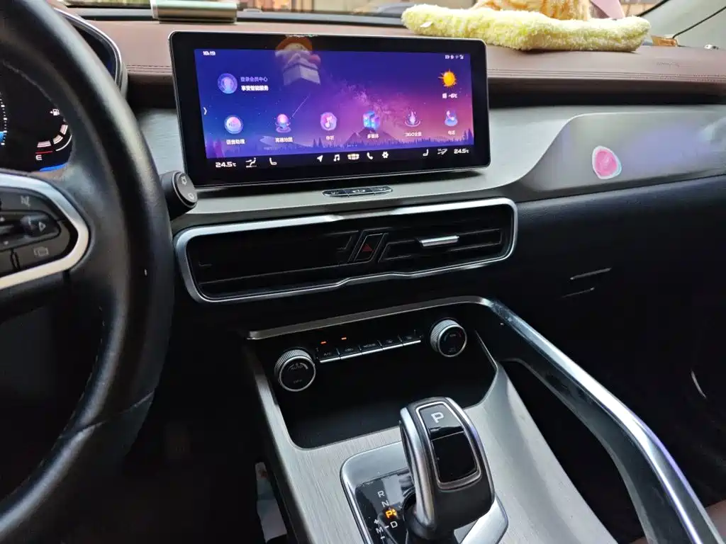 Фото 6 - Geely Coolray