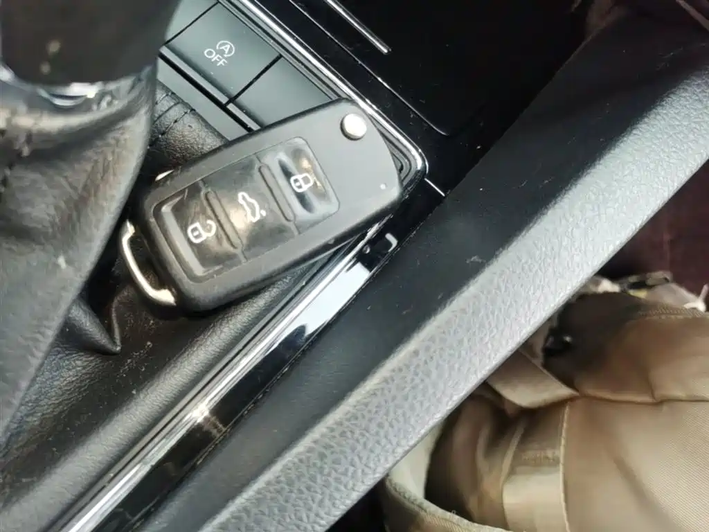 Volkswagen Sagitar 2018 280TSI DSG Spark Edition фото 9