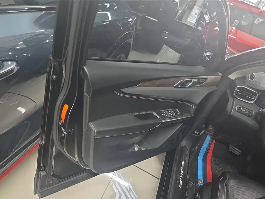 Lynk & Co 01 2019 2.0T 2WD Type Pro Version China V фото 7