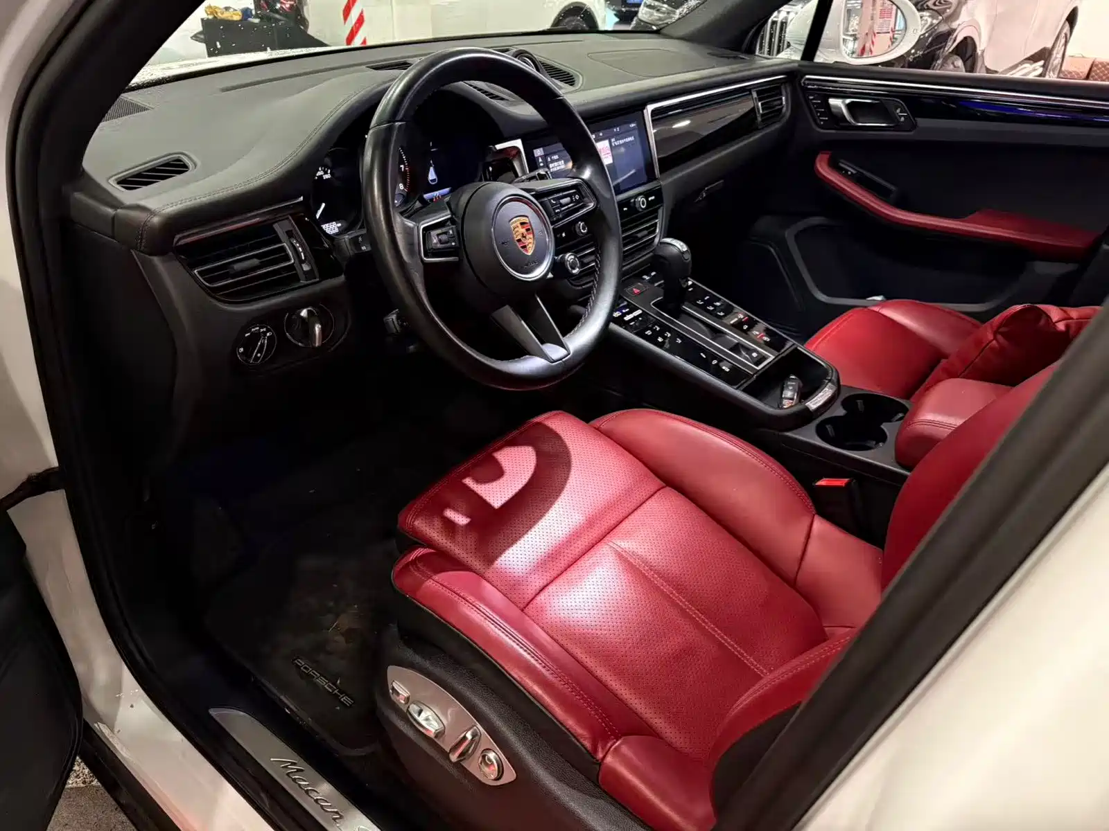 Photo 6 - Porsche Macan
