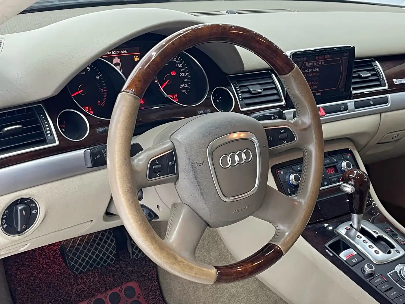 Audi A8 2009 Audi A8L 4.2 FSI quattro Premium фото 10