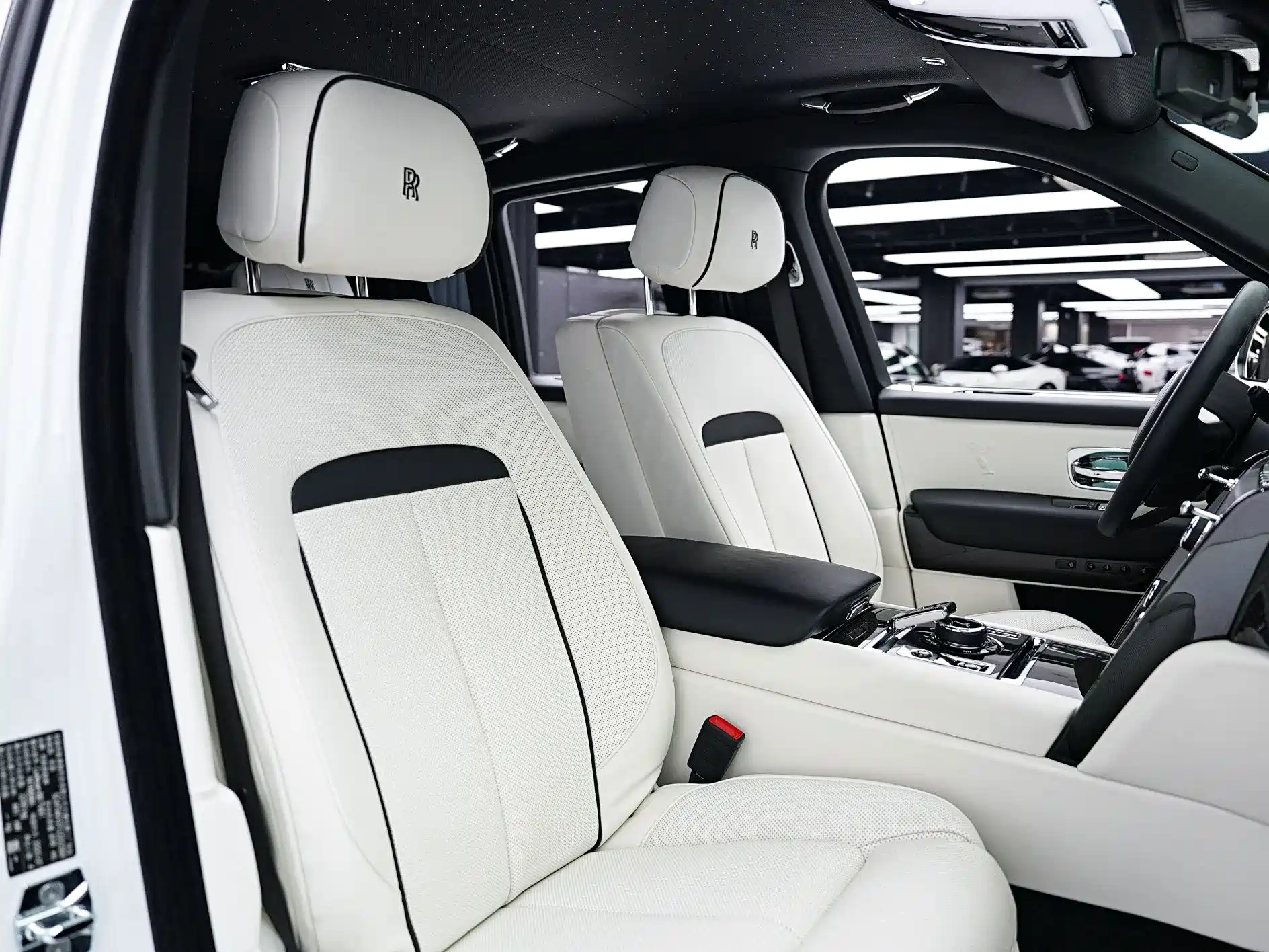 Фото 19 - Rolls-Royce Cullinan