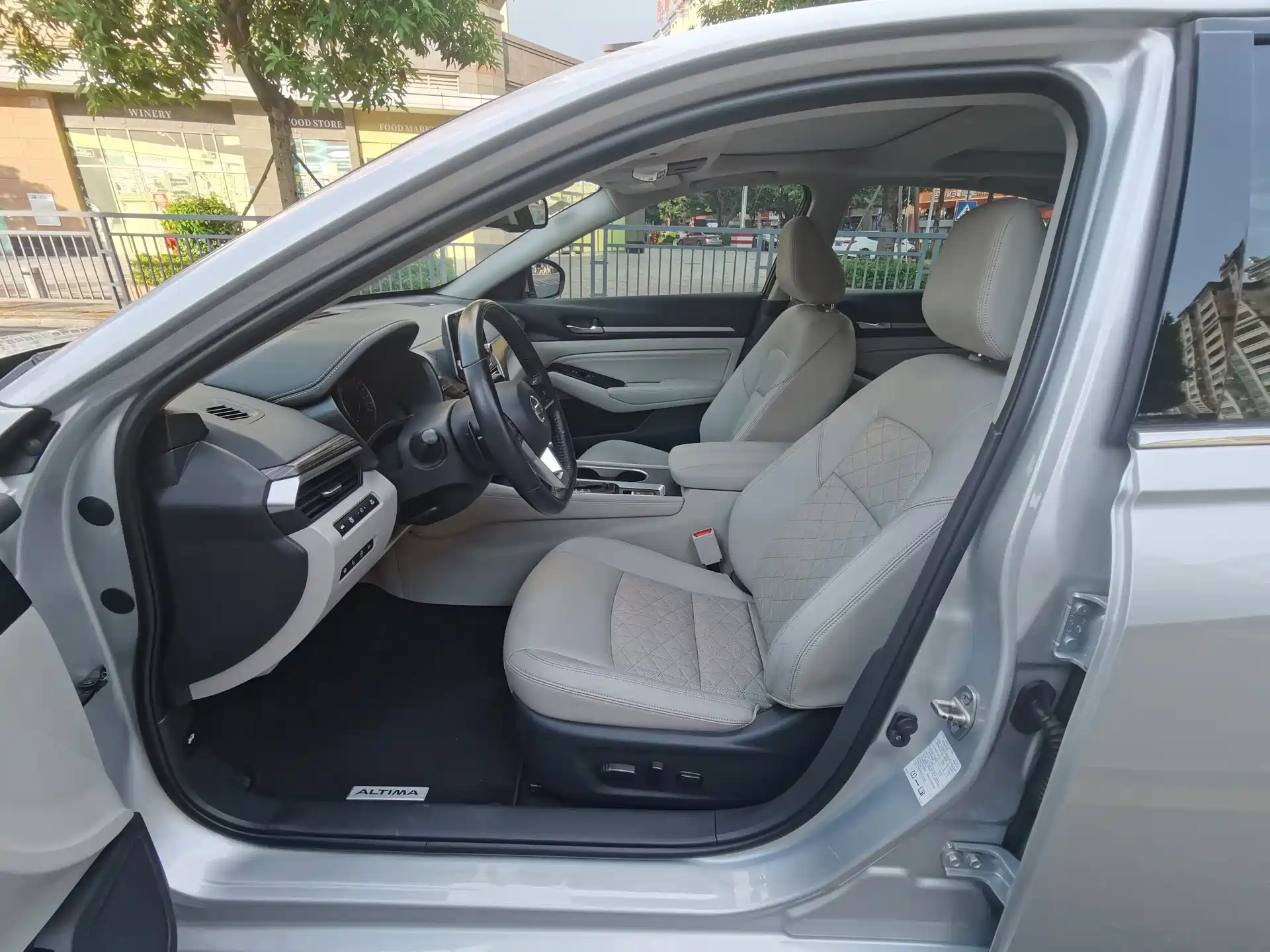 Photo 4 - Nissan Teana