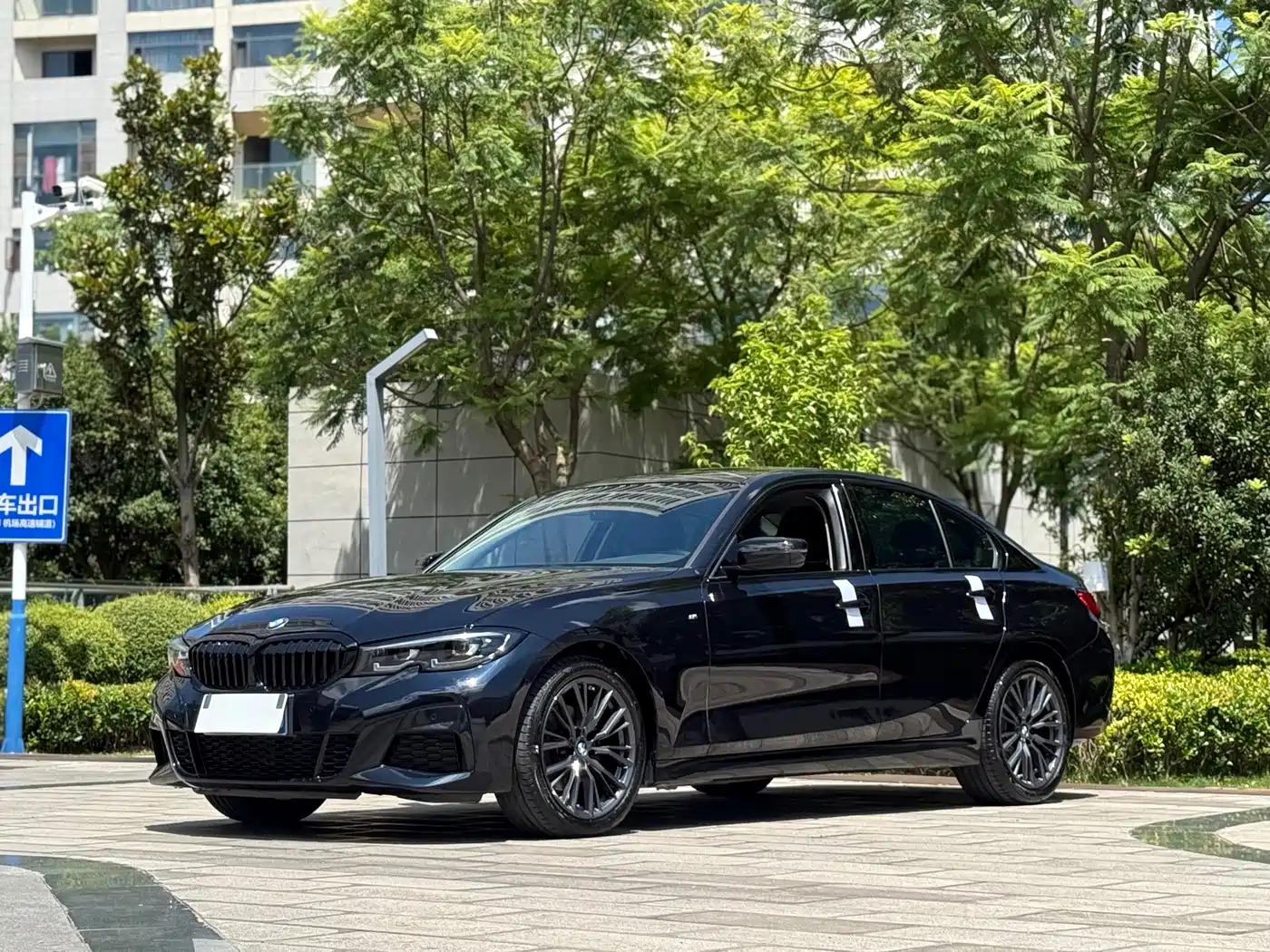 BMW 3 Series 2022 325i M Sport Shadow Edition
