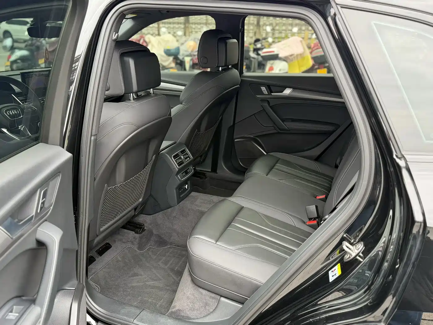 Audi Q5L 2024 Model 40 TFSI Luxury Dynamic фото 8