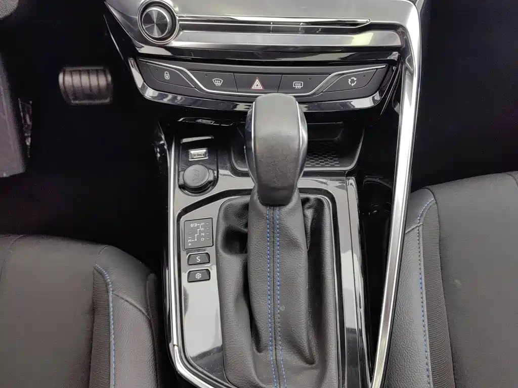 Фото 13 - Peugeot 308