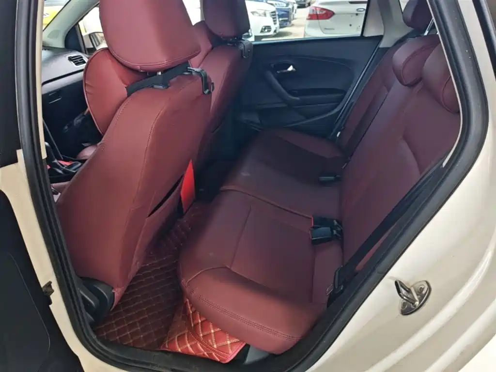 Volkswagen Polo 2016 1.6L Automatic Comfort фото 16