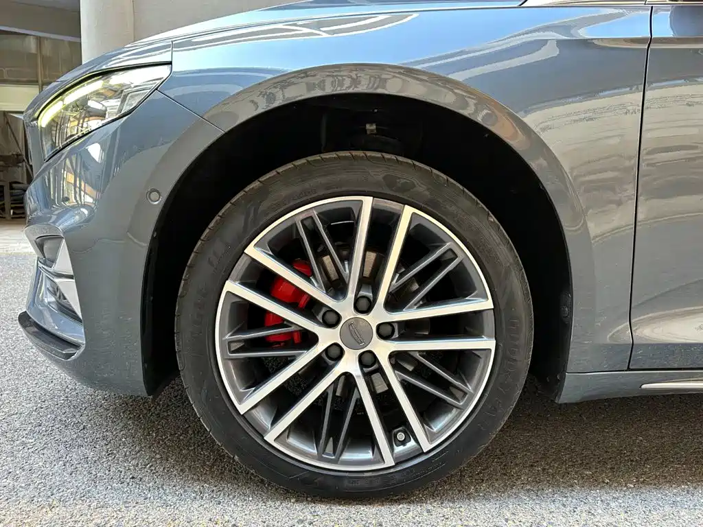 Фото 6 - Geely Preface