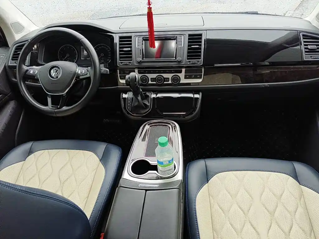 صورة 12 - Volkswagen Multivan
