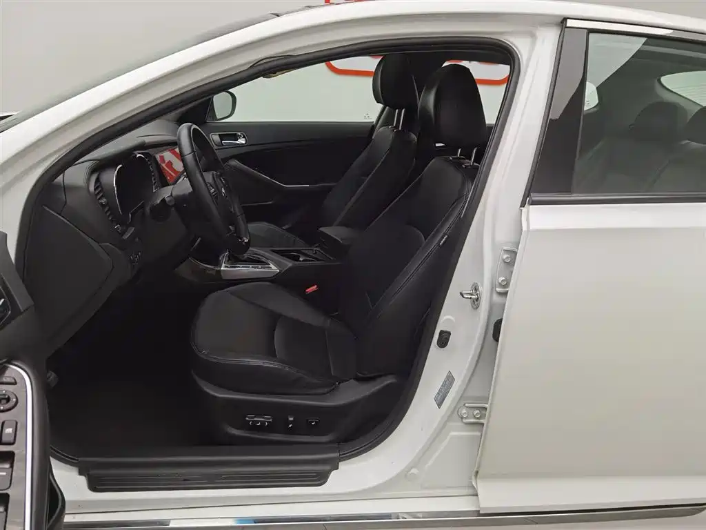 Kia K5 2015 2.0L Automatic LUX фото 10