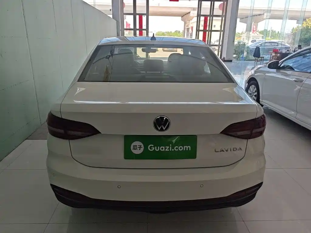 Volkswagen Lavida 2023 Facelift 1.5L Auto Comfort Edition фото 6