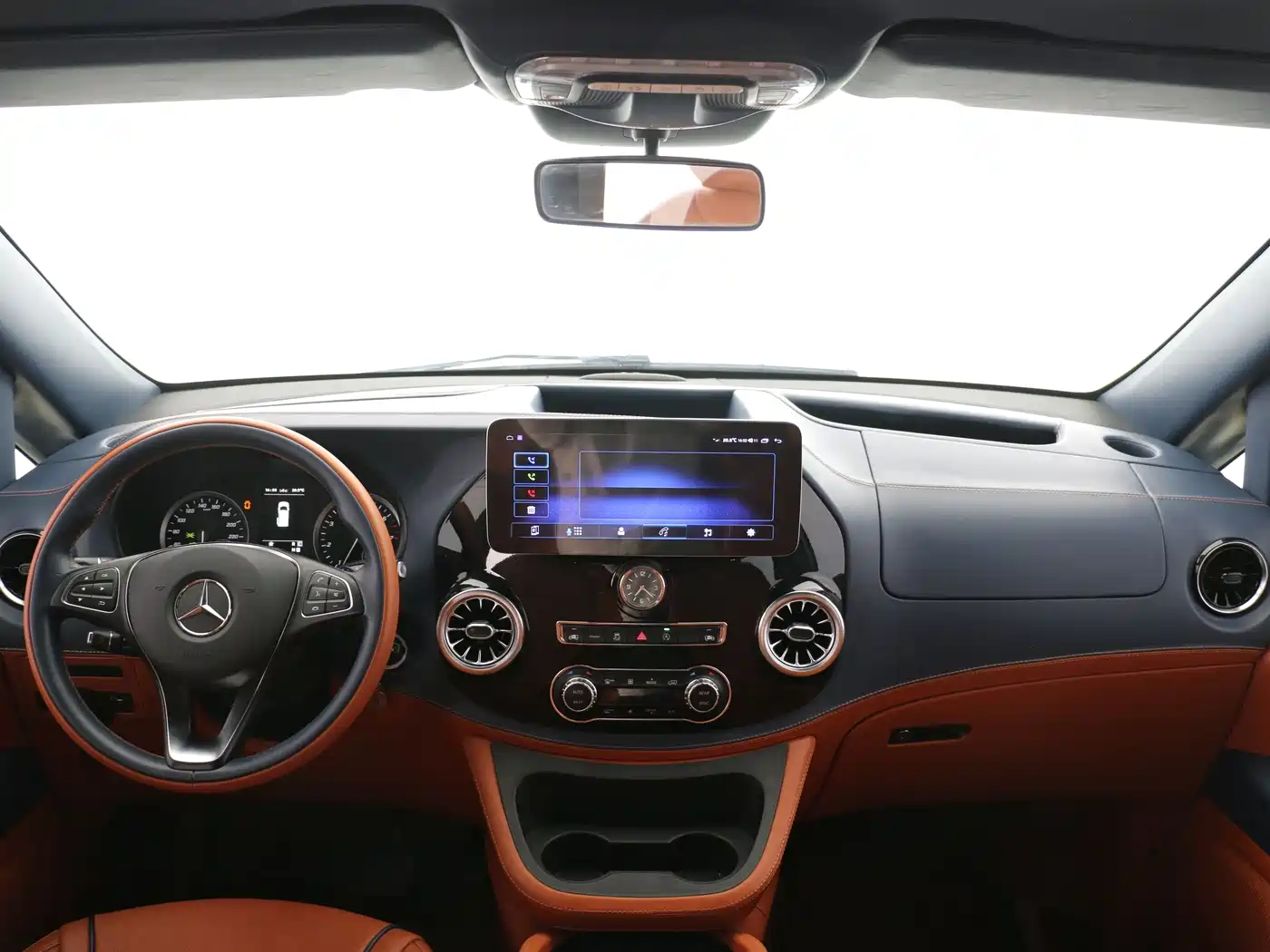 Mercedes-Benz Vito 2023 2.0T Business 7-Seater фото 16