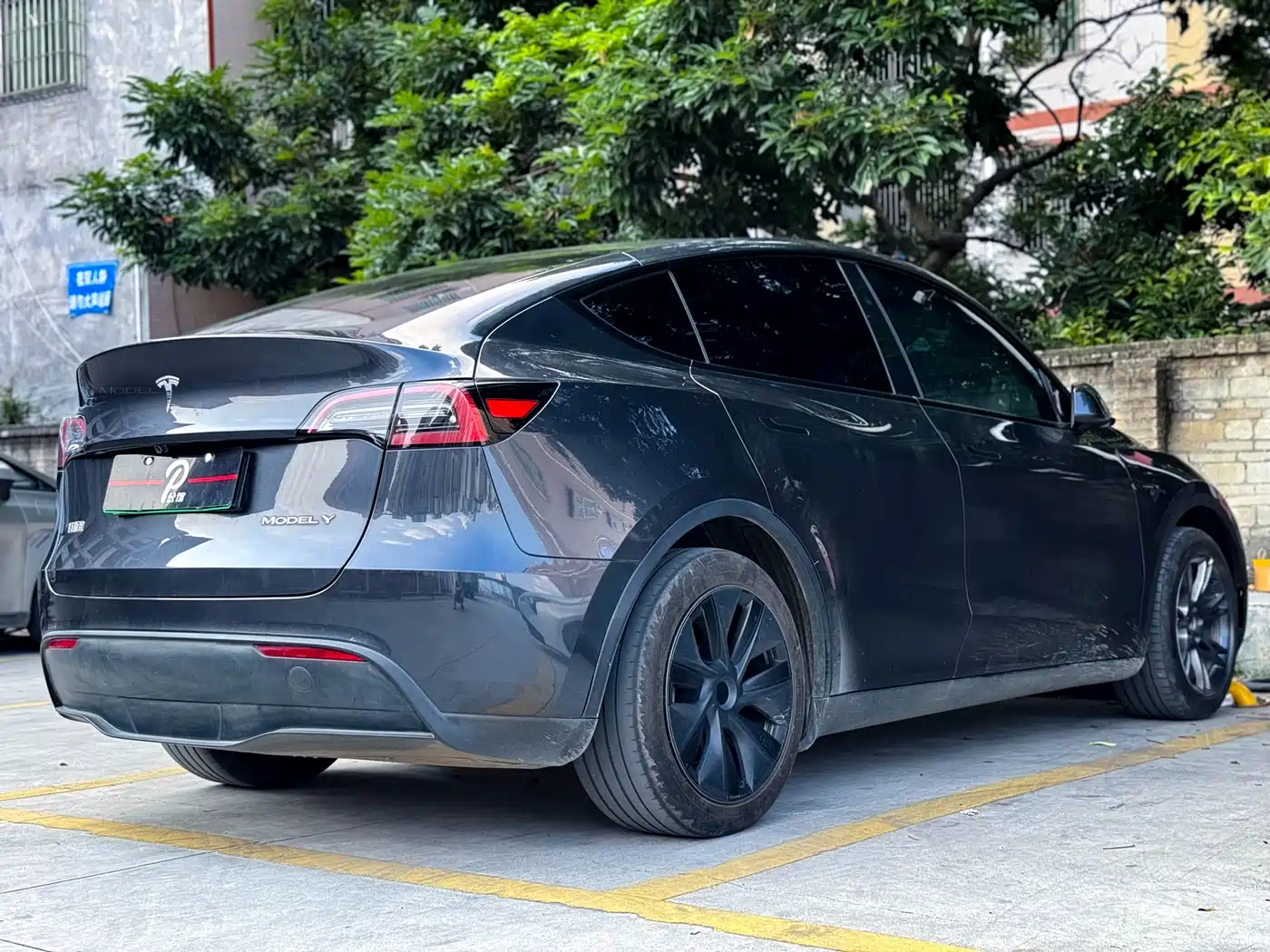 TESLA MODEL Y