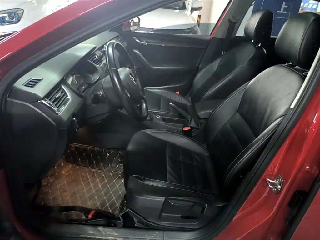 Škoda Octavia 2016 TSI280 DSG Smart Edition фото 14
