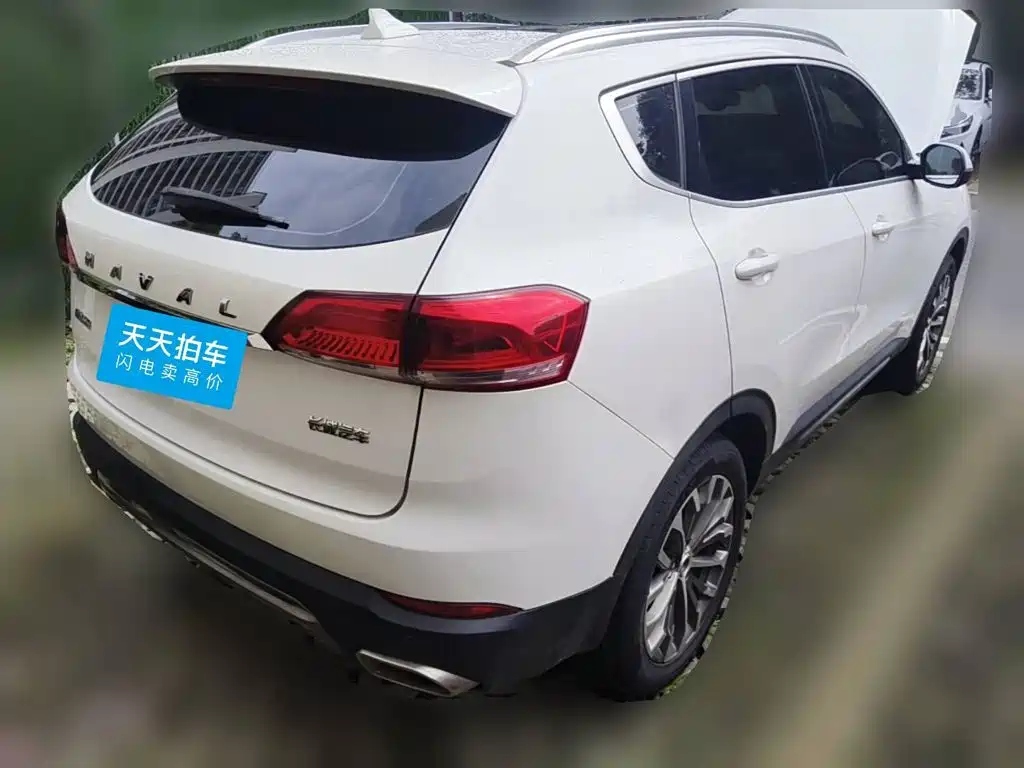 Photo 2 - Haval H6