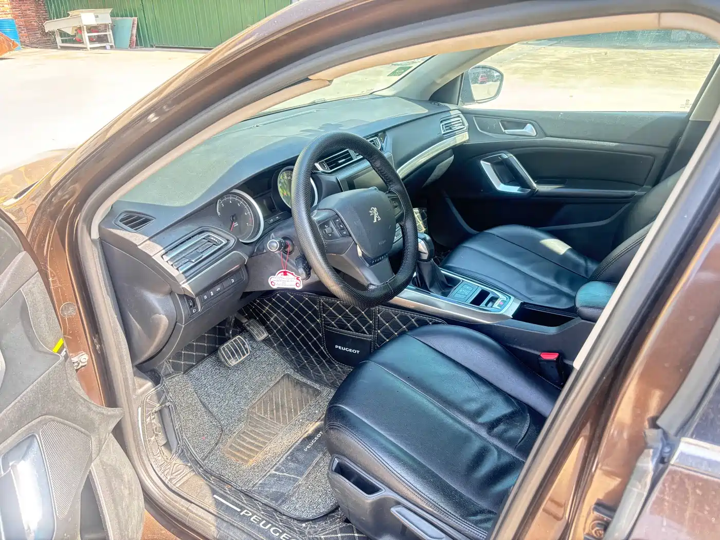 Peugeot 408 2014 1.8L Automatic Luxury Edition фото 4