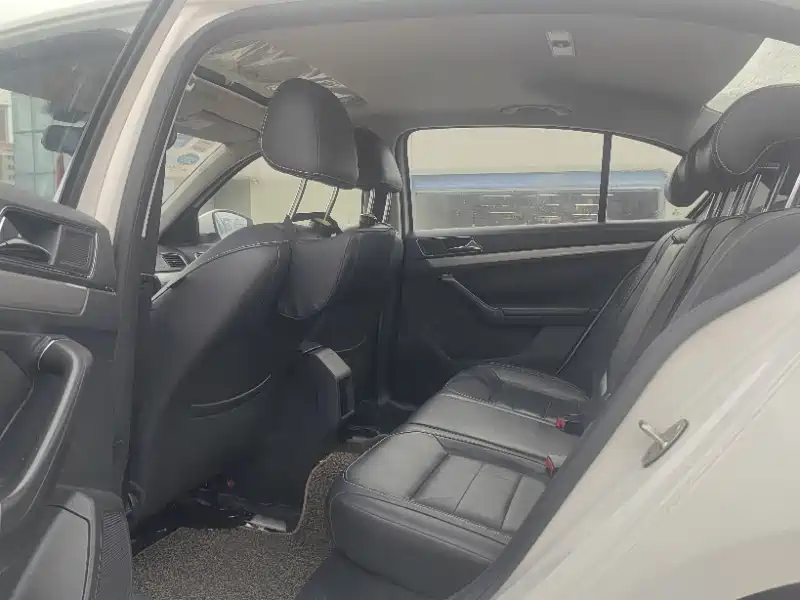 Volkswagen Lavida 2015 230TSI DSG Comfort Edition фото 5