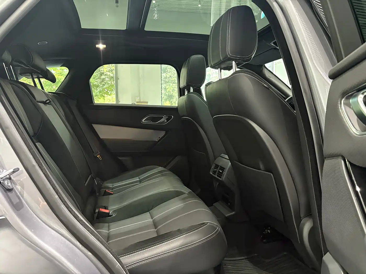 Land Rover Range Rover Velar 2021 P250 Gloss Black Collector's Edition фото 21
