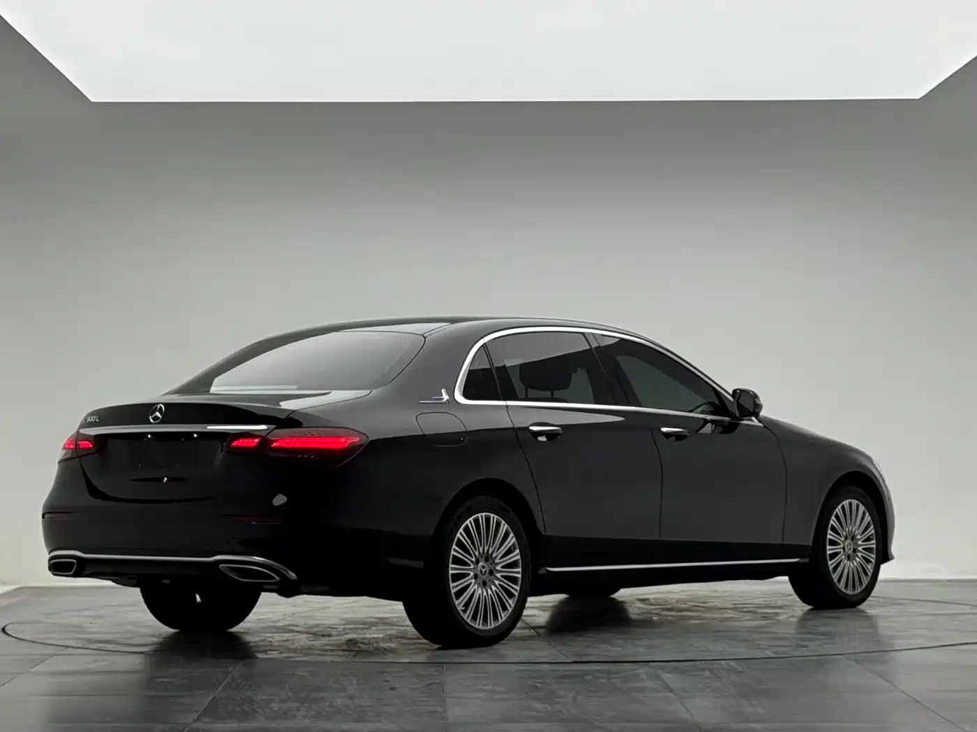 Mercedes-Benz E-Class 2022 E 300 L Fashion фото 5