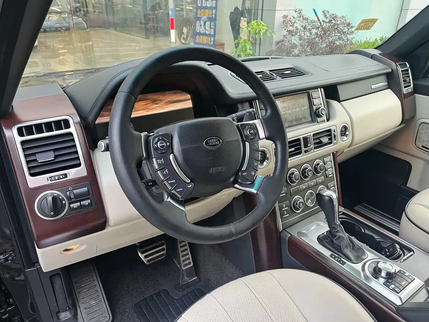 Land Rover Range Rover 2012 5.0 SC V8 фото 3