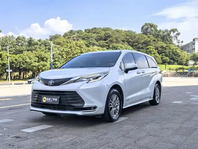 Toyota Sienna 2.5L, гибрид, Комфорт