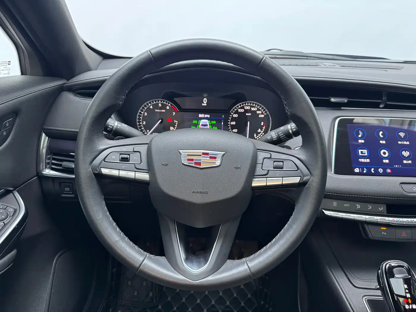 CADILLAC XT4