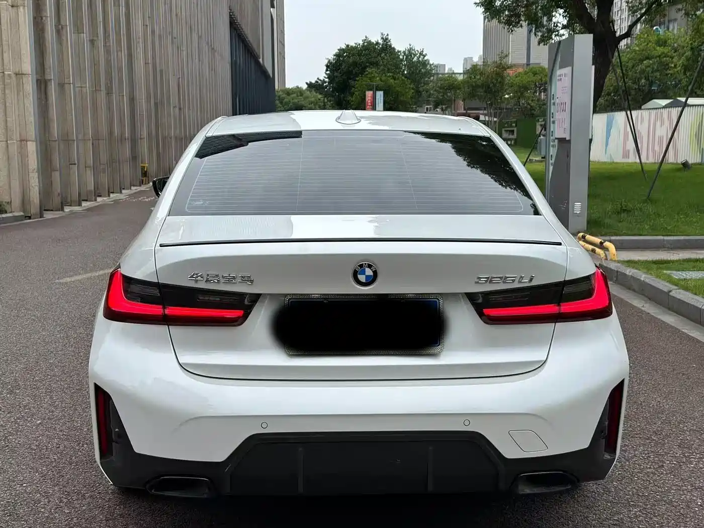 BMW 3 Series 2023 325Li M Sport Black Night Package фото 16
