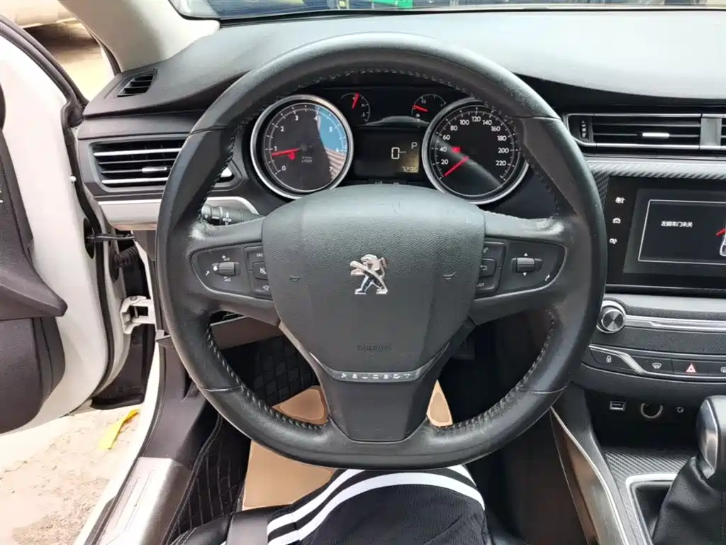 Peugeot 408 2015 Model 1.2T Automatic Luxury Edition фото 11