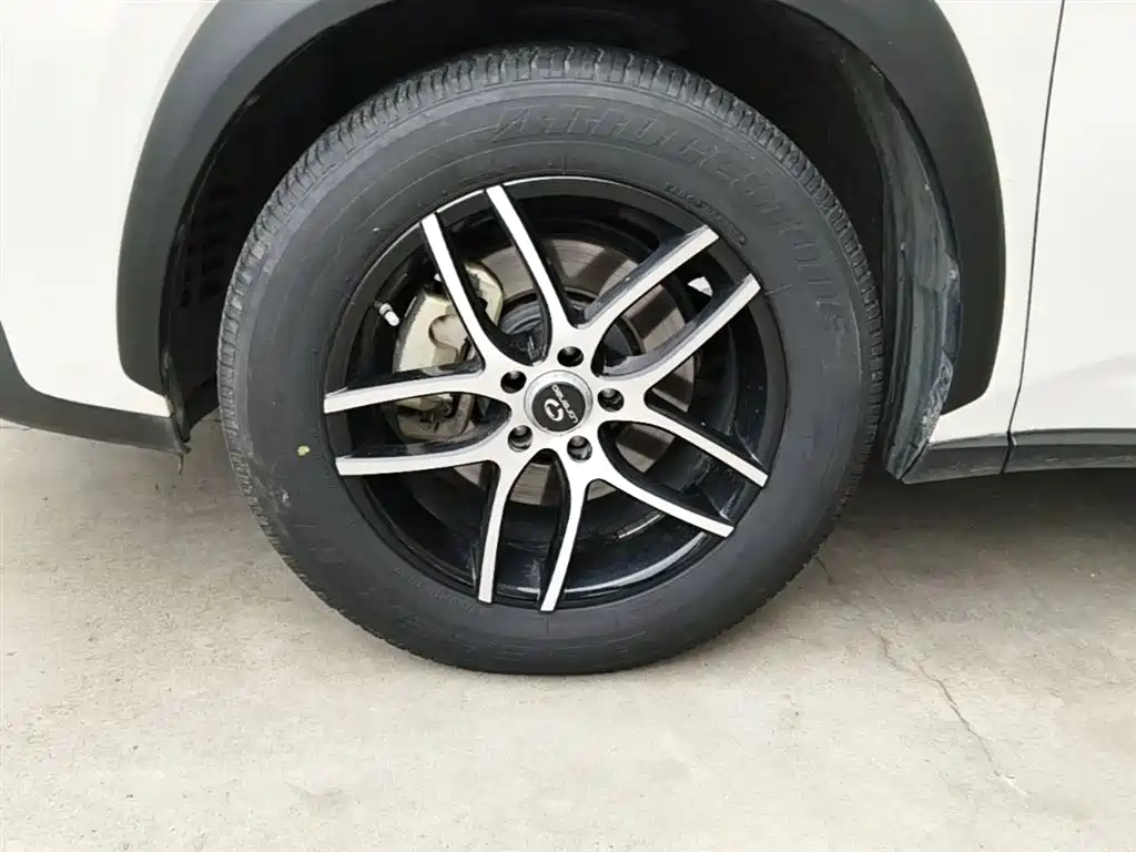 Lexus NX 2015 300h FWD Luxury фото 25